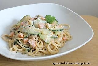 Spaghettini z łososiem cukinią w sosie śmietanowo-szałwiowym