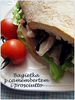 Bagietka z camembertem i prosciutto