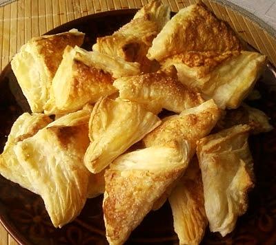 Rożki z serem z ciasta francuskiego szybkie i łatwe