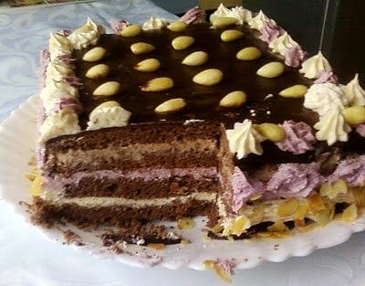 Tort migdałowo-porzeczkowy lekkie ciasto z kremem bez cukru