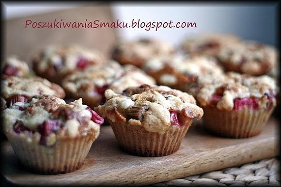 Muffiny z rabarbarem i kruszonką