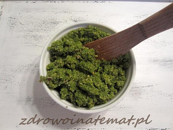 Pesto z pietruszki, słonecznika i orzeszków ziemnych