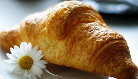 Croissanty - chrupiące francuskie rogaliki na śniadanie