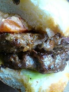 Burger wołowy z gorgonzolą