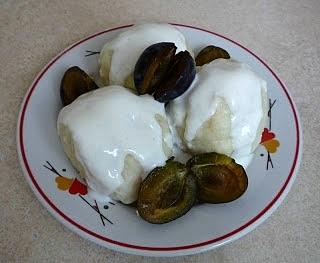 Domowe knedle ze śliwkami