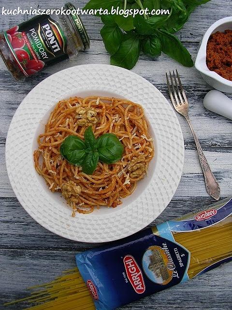 Spaghetti z pesto rosso - szybki obiad w 15 minut