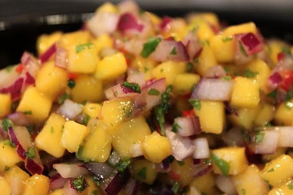 Pikantna salsa z mango