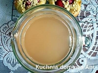 Kompot z rabarbaru