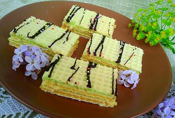 Wafel przekładany galaretkową masą