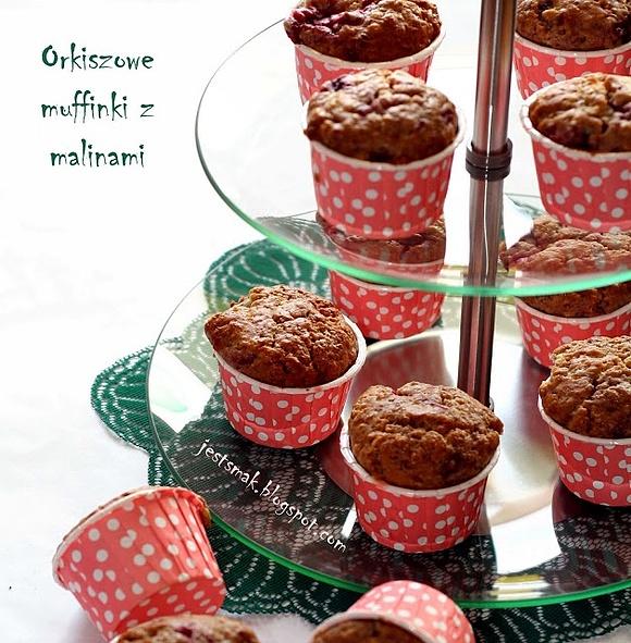 Orkiszowe muffinki z malinami