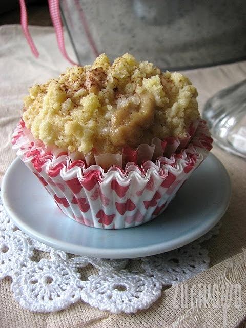 Muffiny z jabłkami, chałwą i kruszonką na śniadanie lub deser