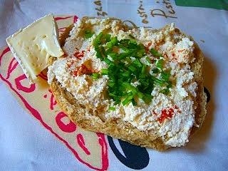 Pasta z serka Brie na kanapki