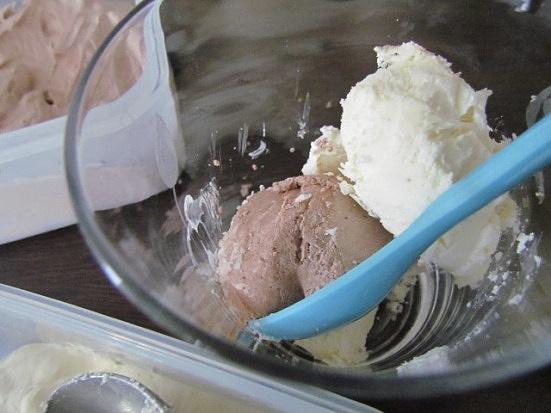 Lody jogurtowe na bazie jogurtu greckiego i syropu klonowego