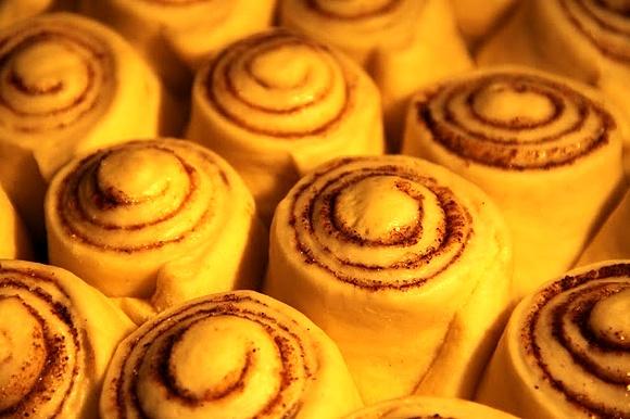 Rollsy śliwkowo-czekoladowe i cynamonowe