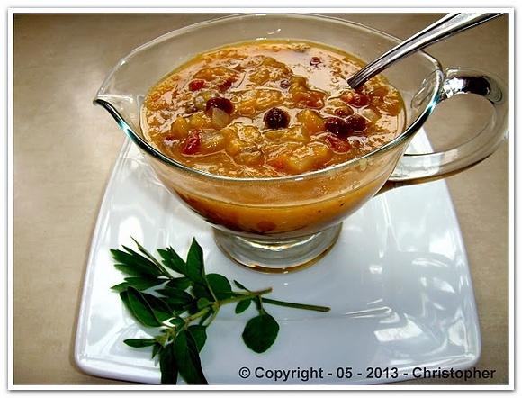 Chutney cebulowo-rabarbarowy do mięs i serów