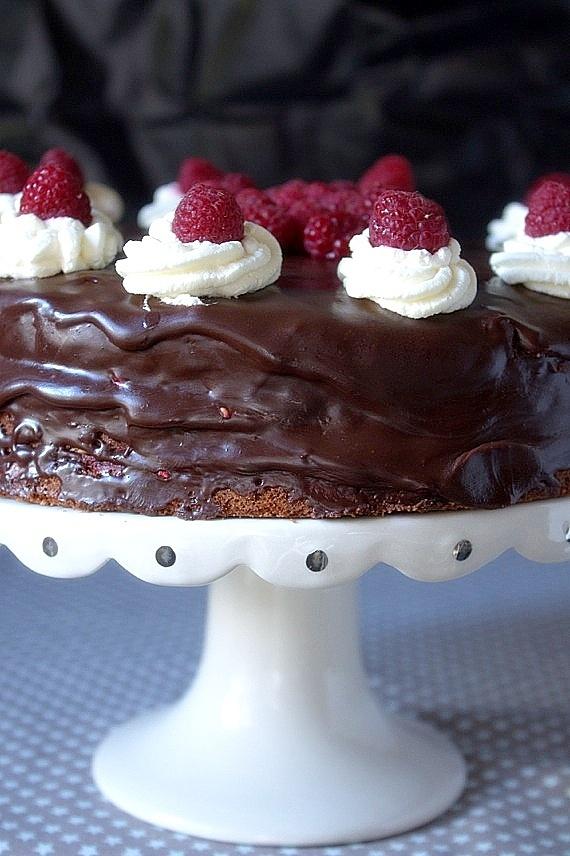 Tort czekoladowy urodzinowy