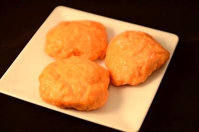 Łososiowe łódeczki z mozzarellą i suszonym pomidorem