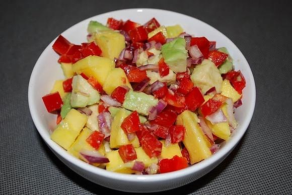 Salsa z mango i awokado