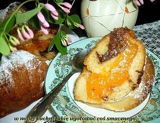 Kubuśowa baba muffina z czekoladą i cukrem truskawkowym