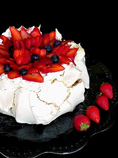Pavlova z truskawkami