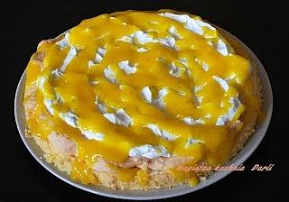 Biszkopt z bezą i musem z mango