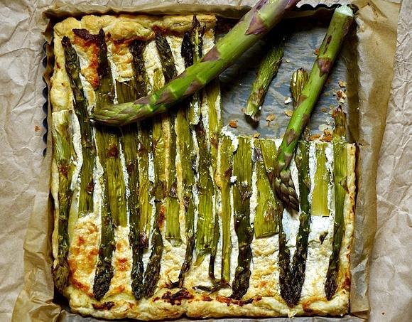 Tarta z zielonymi szparagami i ricottą