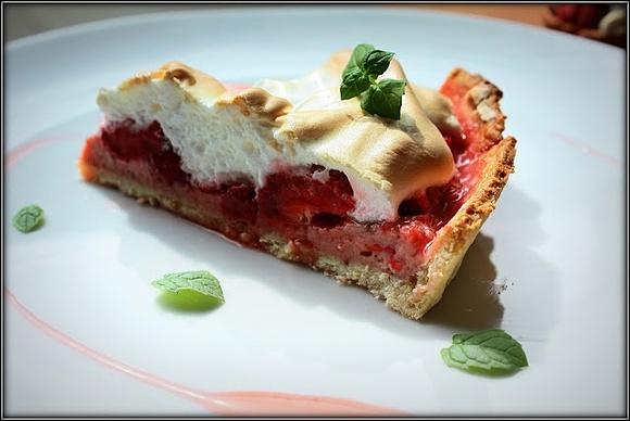 Tarta truskawkowa z włoską bezą