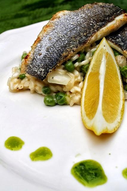 Ryba z soli na białym risotto
