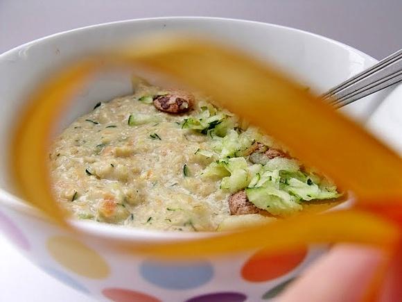 Owsianka z marchewką i cukinią na mleku sojowym