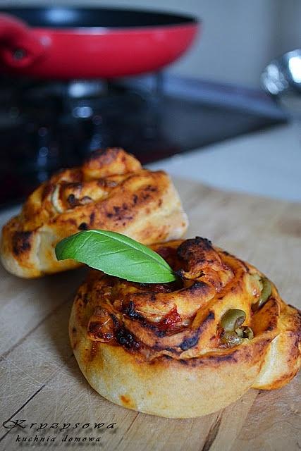 Drożdżowe bułki ala pizza