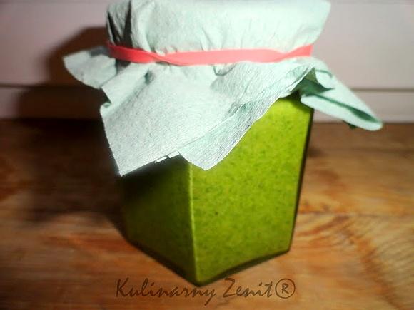 Pesto z roszpinaku i orzechów włoskich
