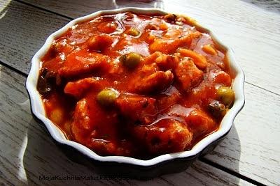 Mięsny sosik do spaghetti z pieczarkami i groszkiem zielonym