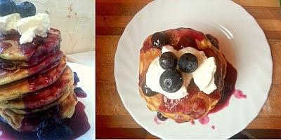 Pancakes z cukinią i borówkami na słodko