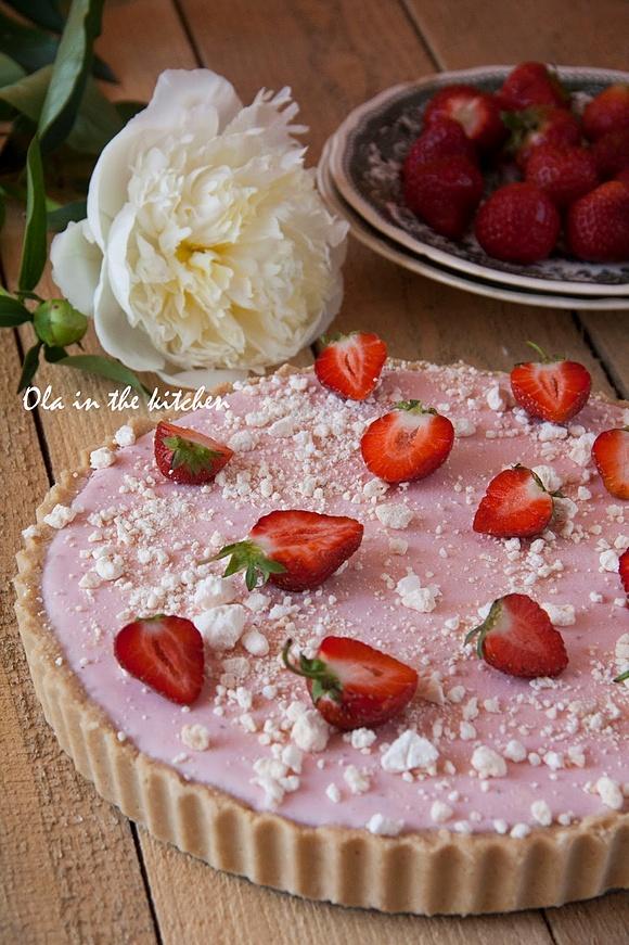 Tarta z truskawkami i kwaśną śmietaną