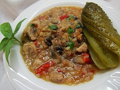 Gulasz po gruzińsku z kaszą gryczaną