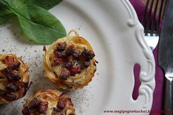 Gniazdka z makaronu w stylu carbonara
