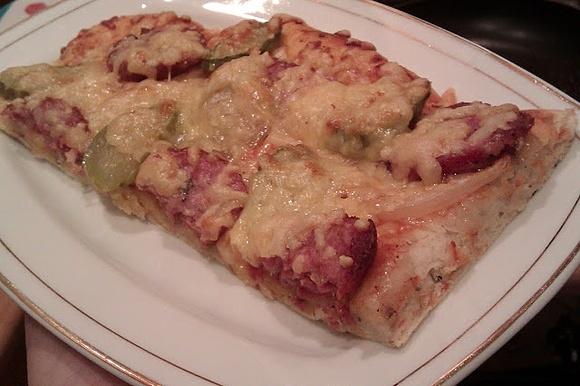 Pizza wiejska lub calzone – przepis na pizze w dwóch wariantach
