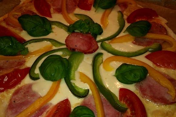 Pizza na podpłomyku