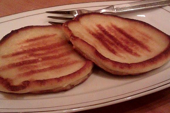 Serowe pancakes z migdałami i amaretto