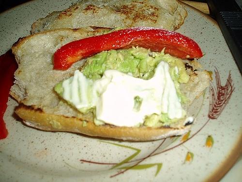 Panini z pastą z awokado