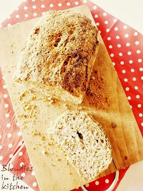 Pyszny chleb na zakwasie Tatterrowiec Blondies in the bakery