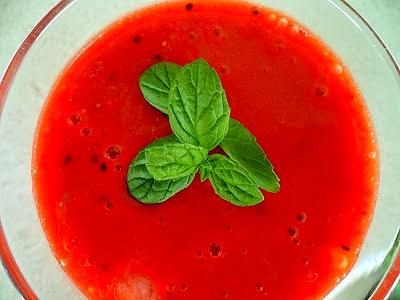 Smoothie truskawkowe z kiwi i jagodami goji