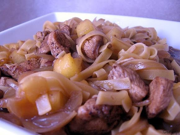 Stir-fry z indykiem i ananasem