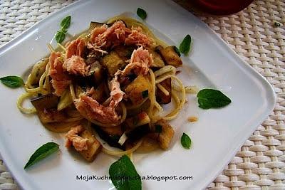 Spaghetti z tuńczykiem i bakłażanem
