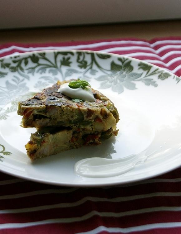 Fritatta po polsku z boczkiem i warzywami na lunch