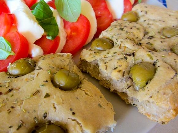Focaccia – włoski chleb na drożdżach domowa piekarnia