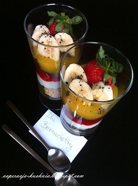 Mini serniczki z truskawkami i lemon curd