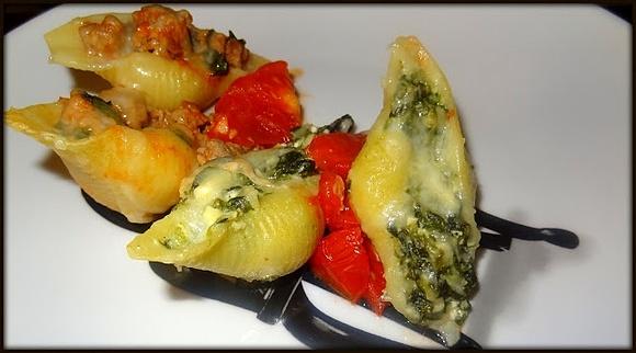 Conchiglioni na dwa sposoby z nadzieniem śmietankowym lub mięsnym