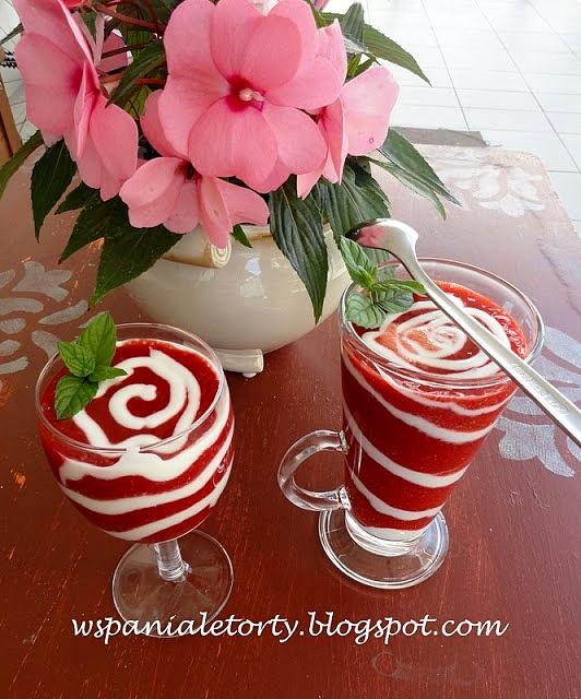 Truskawkowe smoothie koktajl