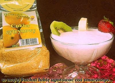 Koktajl truskawkowo-bananowy z kiwi i cukrem cytrynowym